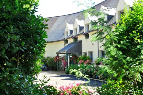 Property building, Facade/entrance, Lobby or reception