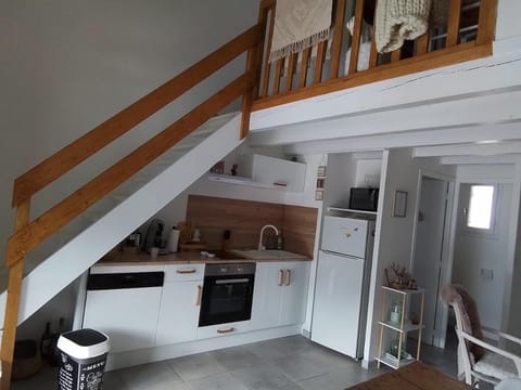 Kitchen or kitchenette, dishwasher, oven, pet friendly, stove, toaster