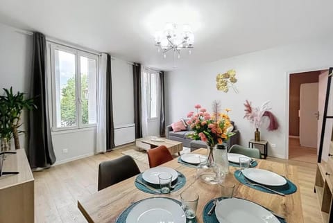 Living room, Seating area, Dining area