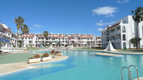 Property building, Day, Pool view, Swimming pool