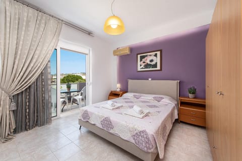 Bed, Photo of the whole room, air conditioner
