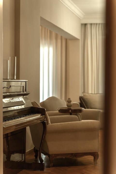 TV and multimedia, Living room, Dining area, air conditioner