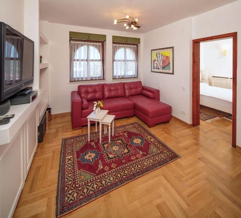 Communal lounge/ TV room, TV and multimedia, Living room, Seating area, Evening entertainment