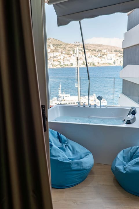 View (from property/room), Balcony/Terrace, Seating area, Sea view