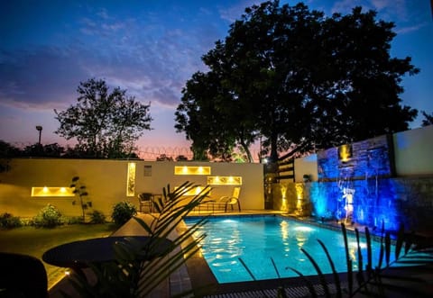 Swimming pool