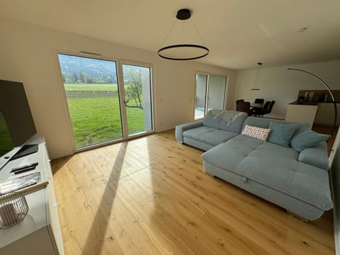 Communal lounge/ TV room, TV and multimedia, Living room, Seating area