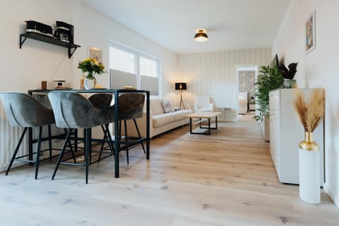 Living room, Photo of the whole room, Seating area, Dining area