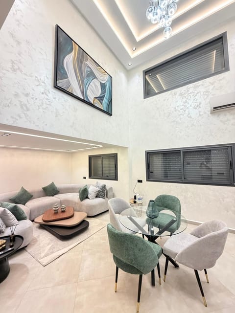 TV and multimedia, Living room, Seating area, air conditioner