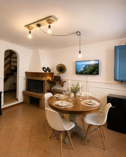 TV and multimedia, Living room, Dining area