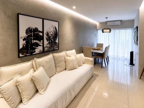 TV and multimedia, Living room, Seating area, air conditioner