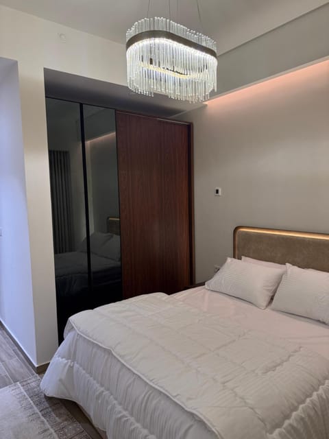 Bed, Photo of the whole room, Bedroom, wardrobe