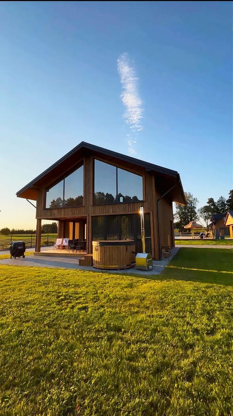 Property building, Day, Natural landscape, Garden, Garden view