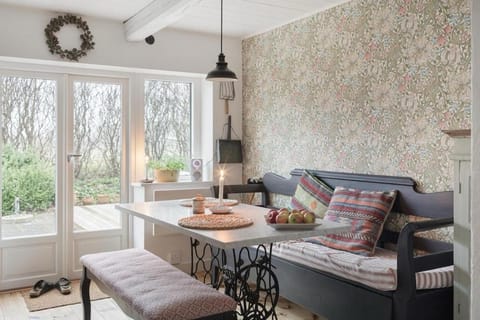 Dining area, kitchen
