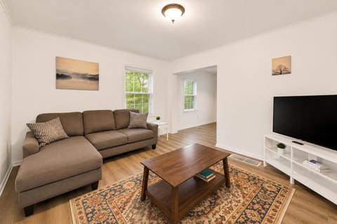 TV and multimedia, Living room, Seating area