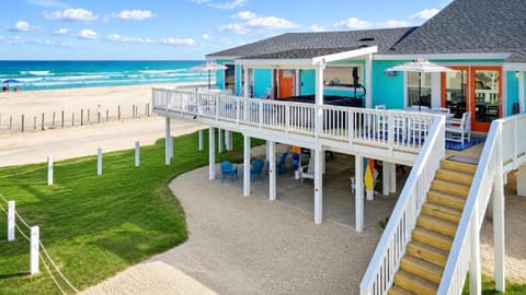 Garden, Balcony/Terrace, Seating area, Beach, Sea view