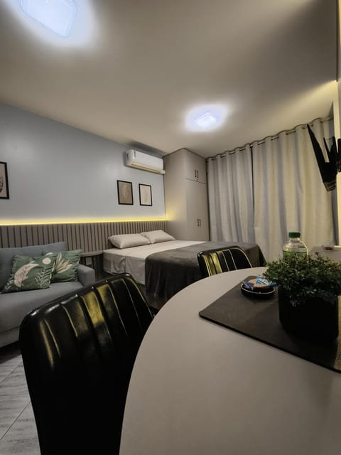 Bed, Living room, Photo of the whole room, Seating area, Bedroom