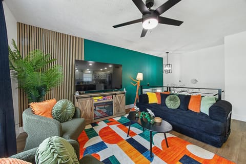TV and multimedia, Living room, Seating area, heating, air conditioner