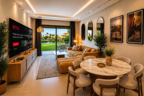 Communal lounge/ TV room, TV and multimedia, Living room, Seating area, Pool view, Swimming pool