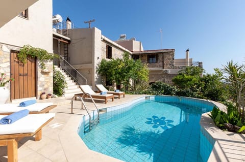 Property building, Patio, Day, Pool view, Swimming pool, Swimming pool, Inner courtyard view, sunbed