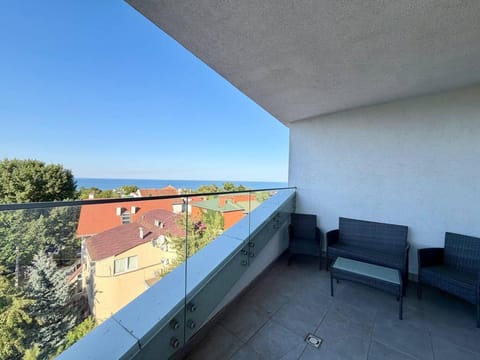 Facade/entrance, Balcony/Terrace