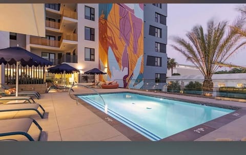 Property building, Patio, Communal lounge/ TV room, Day, View (from property/room), Balcony/Terrace, Evening entertainment, Pool view, Swimming pool, Swimming pool, sunbed