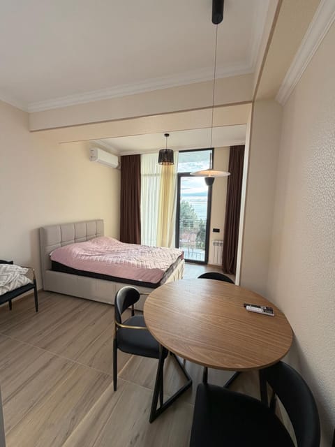Bed, Photo of the whole room, Seating area, Bedroom