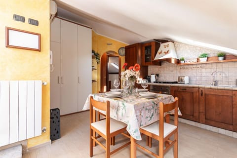Coffee/tea facilities, Kitchen or kitchenette, Dining area, dishwasher, oven, pet friendly, stove