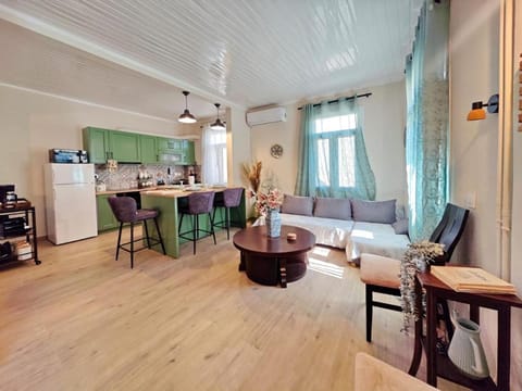 TV and multimedia, Kitchen or kitchenette, Living room, Seating area, Dining area, minibar