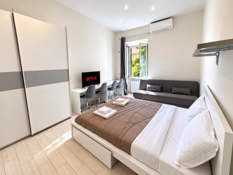 TV and multimedia, Bedroom, air conditioner