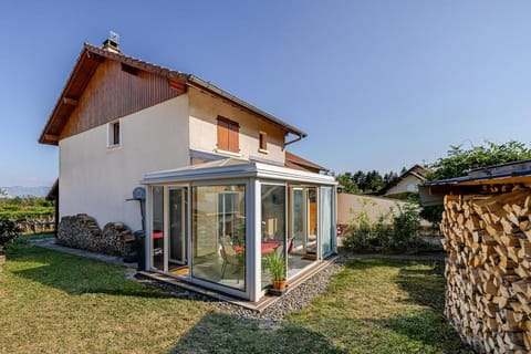 Property building, Patio, Garden, Balcony/Terrace, Garden view