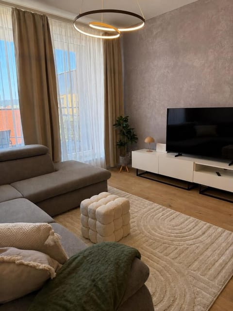 Communal lounge/ TV room, TV and multimedia, Living room, Seating area, Evening entertainment