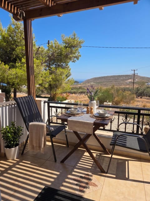 Patio, Day, Natural landscape, View (from property/room), Balcony/Terrace, Seating area, Mountain view