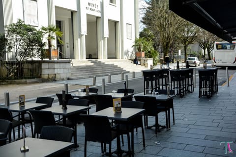 Patio, Restaurant/places to eat