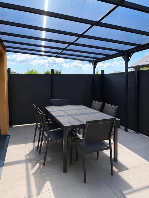 Patio, Dining area