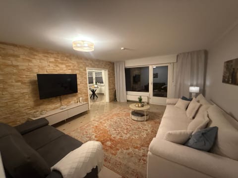 Communal lounge/ TV room, TV and multimedia, Living room, Seating area