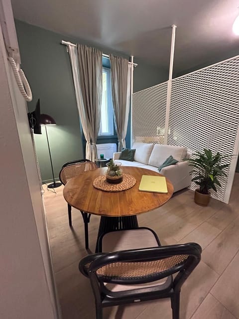 Living room, Photo of the whole room, Seating area, Dining area