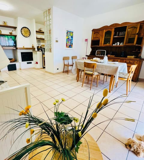 Communal lounge/ TV room, Living room, Dining area, fireplace