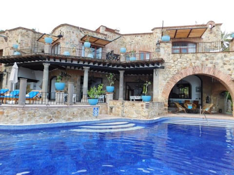 Facade/entrance, Winter, Decorative detail