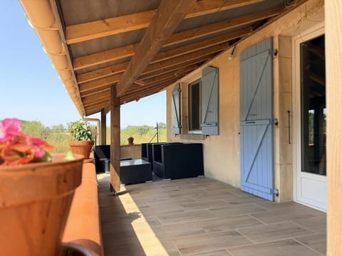 View (from property/room), Balcony/Terrace, Dining area