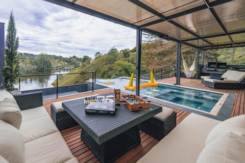Balcony/Terrace, Lake view, Swimming pool, sunbed