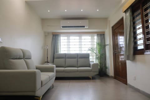 Living room, Seating area, air conditioner