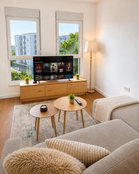 Communal lounge/ TV room, TV and multimedia, Living room, Seating area, Evening entertainment