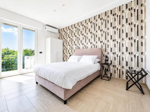 Bed, Photo of the whole room, Bedroom, air conditioner