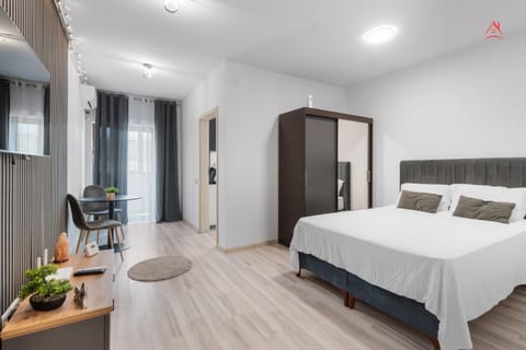 Bed, Living room, Photo of the whole room, Seating area, Bedroom, towels