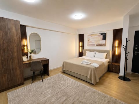 Bed, TV and multimedia, Photo of the whole room, Bedroom, towels, wardrobe