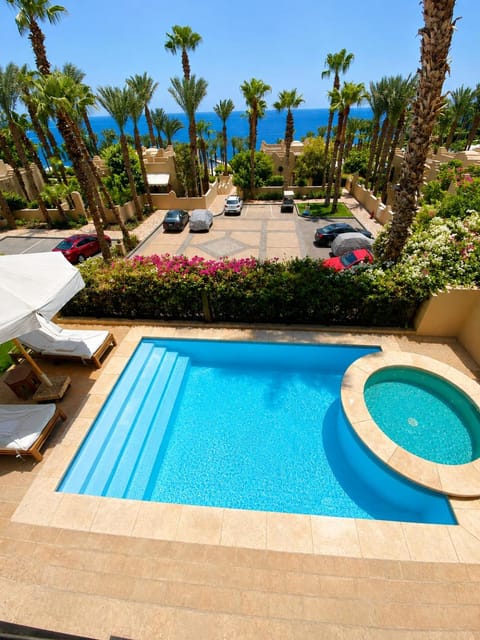 Pool view, Sea view, Swimming pool, sunbed