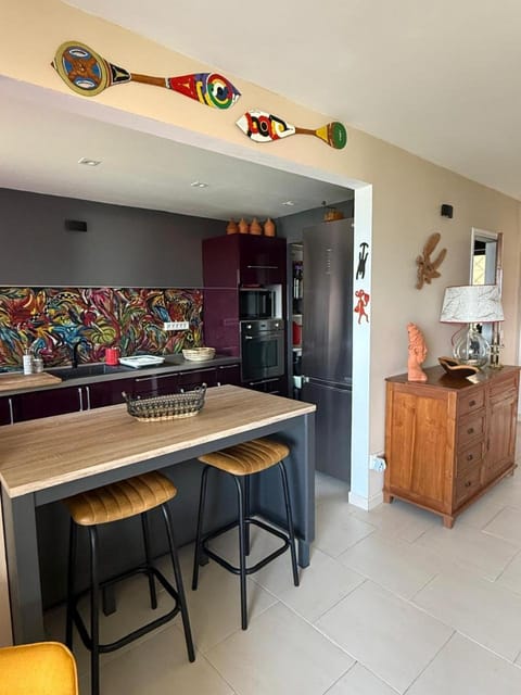 Kitchen or kitchenette, oven