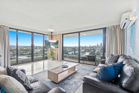 Neighbourhood, View (from property/room), Balcony/Terrace, Living room, Seating area, City view, Mountain view