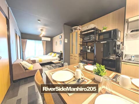 Kitchen or kitchenette, Living room, Food and drinks, Dining area, kitchen