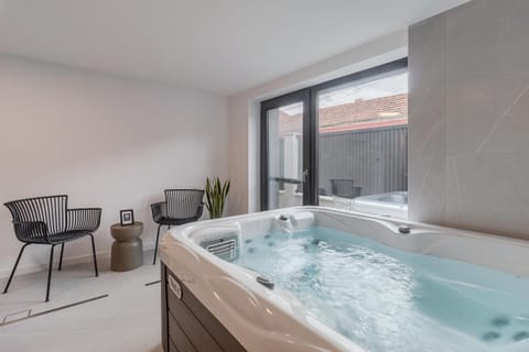 Hot Tub, Spa and wellness centre/facilities, Seating area